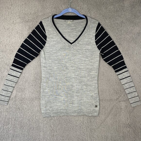 Women's SmartWool V-Neck Gray Black Stripe Sweater Size Medium Merino Wool - Picture 1 of 7